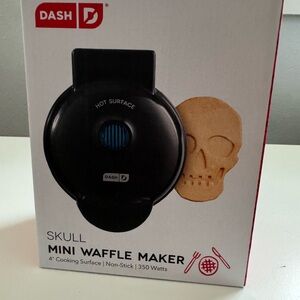 Dash Skull Mini Waffle Maker - Black